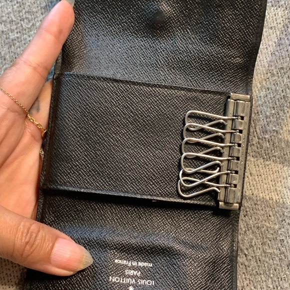 Louis Vuitton 6 Key Holder - Picture 7 of 8